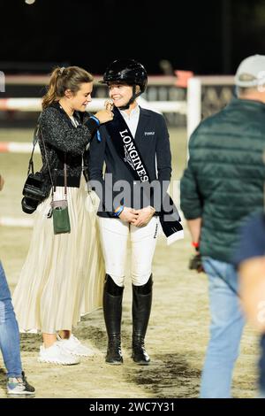 Gold and Shooting Club, VAE. 14. Januar 2024. Sophie Hinners of Germany mit Singclair während des CSI4*-W - Longines Al Shira’aa FEI Jumping World Cup™ Gand Prix bei der Al Shira'aa Horse Show am 14. Januar 2024, Al Ain Equestrial, Gold and Shooting Club, Vereinigte Arabische Emirate (Foto von Maxime David - MXIMD Pictures) Credit: MXIMD Pictures/Alamy Live News Stockfoto