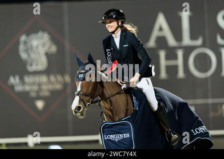 Gold and Shooting Club, VAE. 14. Januar 2024. Sophie Hinners of Germany mit Singclair während des CSI4*-W - Longines Al Shira’aa FEI Jumping World Cup™ Gand Prix bei der Al Shira'aa Horse Show am 14. Januar 2024, Al Ain Equestrial, Gold and Shooting Club, Vereinigte Arabische Emirate (Foto von Maxime David - MXIMD Pictures) Credit: MXIMD Pictures/Alamy Live News Stockfoto