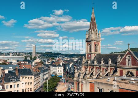 Luftaufnahme der Stadt Rouen mit der Kirche Saint Sever an einem sonnigen Tag, Normandie, Frankreich. Architektur und Wahrzeichen der Normandie Stockfoto