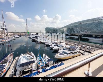 W Hotel Yas Island in Abu Dhabi während des Formel 1 Grand Prix von der F1 Strecke aus gesehen Stockfoto