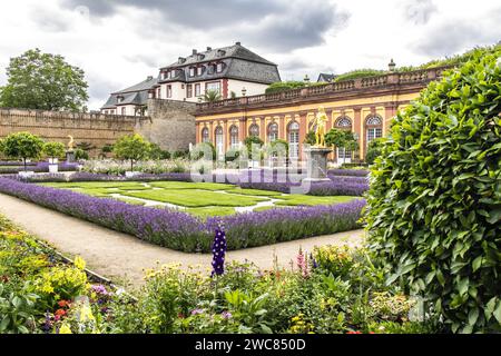 WEILBURG, DEUTSCHLAND - 28.06.2023 - öffentlicher Park vom Schloss in Weilburg hessen deutschland Stockfoto