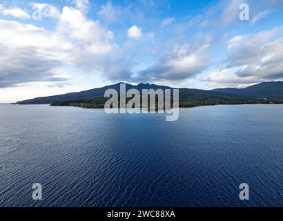 South Pacific Cruise / Aneityum Island ist die südlichste Insel von Vanuatu. Nach der Abfahrt von Sydney, Australien, fährt dieses Schiff nach New CA Stockfoto