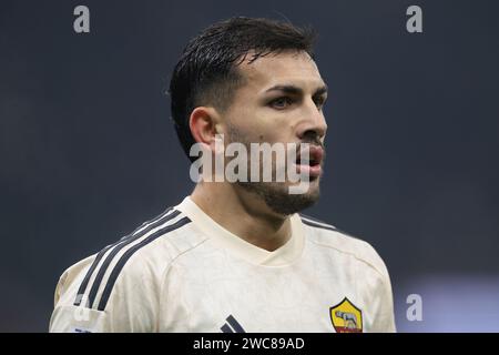 Mailand, Italien. Januar 2024. Leandro Paredes von AS Roma sieht während des Spiels der Serie A in Giuseppe Meazza, Mailand, zu. Der Bildnachweis sollte lauten: Jonathan Moscrop/Sportimage Credit: Sportimage Ltd/Alamy Live News Stockfoto