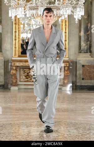 Mailand, Italien. Januar 2024. AUSSPRECHEN Herbst/Winter 2024-2025 Runway während der Milan Fashion Week Herrenmode am 2024. Januar - Mailand; Italien 14/01/2024 Credit: dpa/Alamy Live News Stockfoto