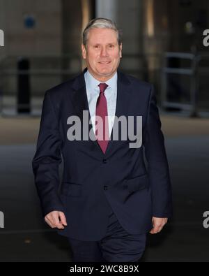 Der Parteichef der Labour Party, Sir Keir Starmer, trifft bei der BBC ein. Ankunft am BBC Broadcasting House vor Sonntag mit Laura Kuenssberg, wo die Gäste sind Stockfoto