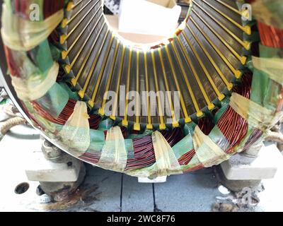 Überholung des Elektromotors, Motorüberholung, Reparatur des Elektromotors, Reparatur des Elektromotors, Wicklung, warnende Motorwicklung, Rotor, Motorstator, Motor Stockfoto