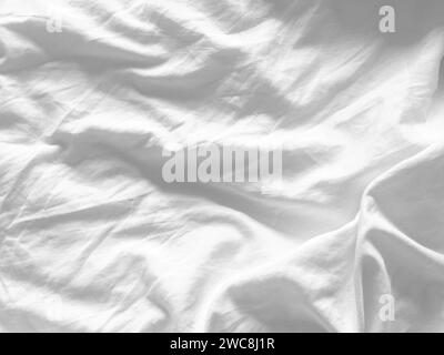 Die Linie und das Muster dieses seidenweißen Stoffes sorgen für eine optisch ansprechende Textur, die die Ästhetik insgesamt verbessert und ein Gefühl von sophist vermittelt Stockfoto