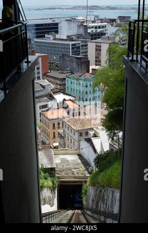 Salvador, Bahia, Brasilien - 07. März 2015: Blick von der Spitze des Geschäftsviertels in der Stadt Salvador, Bahia. Stockfoto