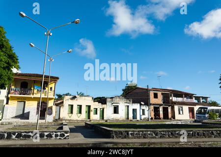 Aratuipe, Bahia, Brasilien - 30. Mai 2015: Fassade eines alten Hauses in Maragogipinho, Bezirk der Stadt Aratuipe in Bahia. Stockfoto