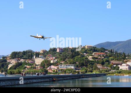 PZL-Mielec M-18 Dromader, Feuerlöschflugzeug, das von der griechischen Luftwaffe eingesetzt wird, die am Flughafen Ioannis Kapodistris in Korfu landet Stockfoto