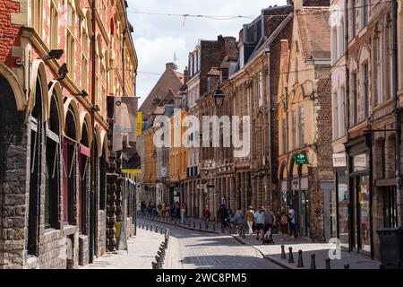 Blick auf die Straße mit Touristen in Lille, Frankreich Stockfoto