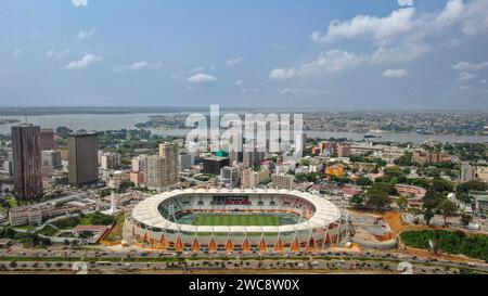 Abidjan, Elfenbeinküste. Januar 2024. Ein Drohnenfoto zeigt einen Blick auf Abidjan, Elfenbeinküste, 9. Januar 2024. Abidjan ist die größte Stadt und wirtschaftliche Hauptstadt der Elfenbeinküste. Quelle: Han Xu/Xinhua/Alamy Live News Stockfoto