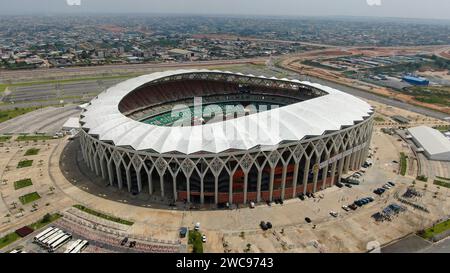 Abidjan. Januar 2024. Eine Drohnenaufnahme vom 3. Januar 2024 zeigt einen Blick auf das Alassane-Ouattara-Stadion in Abidjan, Elfenbeinküste. Quelle: Laurent Idibouo/Xinhua/Alamy Live News Stockfoto