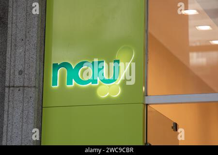 Turin , Italien - 01 12 2024 : nau!! italienisches Zeichen Marke und Text Logo Vorderseite des optischen nau Center Store zum Verkauf medizinische Brillen Stockfoto