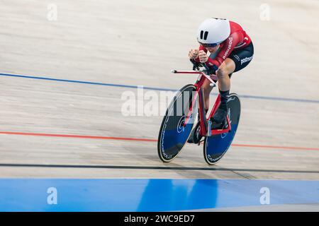 Apeldoorn, Niederlande. Januar 2024. Foto von Alex Whitehead/SWpix.com - 14/01/2024 - Radfahren - UEC Track Elite Europameisterschaft 2024 - Omnisport, Apeldoorn, Niederlande - Qualifikation für Frauen im Einzelfall - Alberte Greve von Dänemark Credit: SWpix/Alamy Live News Stockfoto