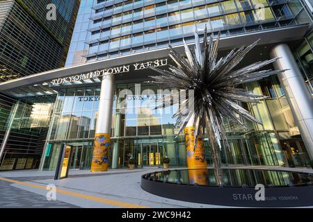 Tokio, Japan, Januar 2024. Außenansicht des Tokyo Midtown Yaesu Wolkenkratzers im Stadtzentrum Stockfoto