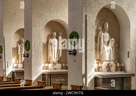 Innenraum der Klosterkirche der Abtei Münsterschwarzach in Schwarzach am Main, Bayern, Deutschland, Europa | Klosterkirche im Inneren des Münsterschs Stockfoto