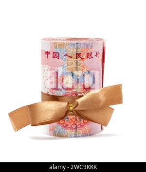 Rolle Chinesischer Yuan-Banknoten, Gebunden Mit Goldband, Isoliert Auf Weiß Stockfoto