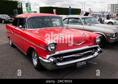 Dreiviertel-Vorderansicht eines Red, 1957, Chevrolet Bel Air, ausgestellt auf dem Silverstone Festival 2023 Stockfoto