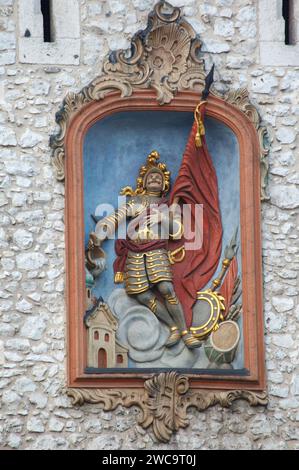 Die Statue von Florian am St. Florian-Tor in Krakau, Polen Stockfoto