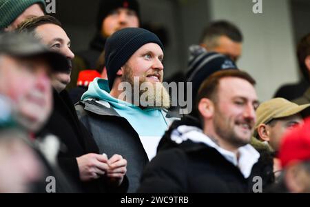 Crawley Town Miteigentümer Preston Johnson beobachtet während des Spiels zwischen Crawley Town und Salford City im Broadfield Stadium, Crawley, UK - 13. Januar 2024 Foto Simon Dack / Teleobjektive nur redaktionelle Verwendung. Kein Merchandising. Für Football Images gelten Einschränkungen für FA und Premier League, inc. Keine Internet-/Mobilnutzung ohne FAPL-Lizenz. Weitere Informationen erhalten Sie bei Football Dataco Stockfoto