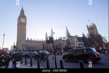 London, England, Großbritannien. Januar 2024. das britische parlament, Palace of Westminster, ist von Whitehall aus zu sehen. (Kreditbild: © Tayfun Salci/ZUMA Press Wire) NUR REDAKTIONELLE VERWENDUNG! Nicht für kommerzielle ZWECKE! Quelle: ZUMA Press, Inc./Alamy Live News Stockfoto