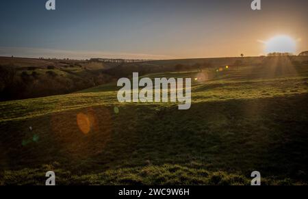 Spuren von Häusern im verlassenen mittelalterlichen Dorf Wharram Percy in North Yorkshire, Großbritannien Stockfoto