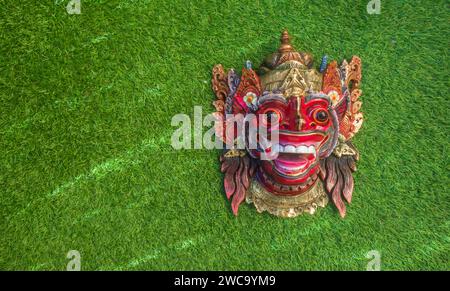 Balinesische Barong-Maske als Souvenir. Dekoratives asiatisches Souvenir mit magischen Kräften zum Schutz Ihres Zuhauses Stockfoto