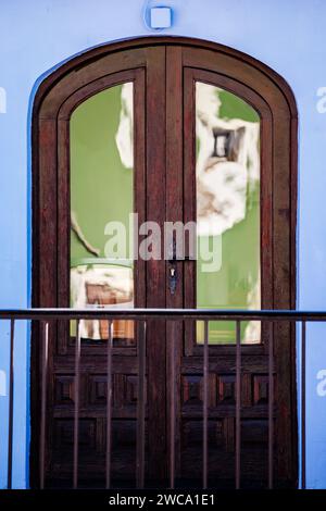 Balkon mit Reflexionen in Villajoyosa Stockfoto