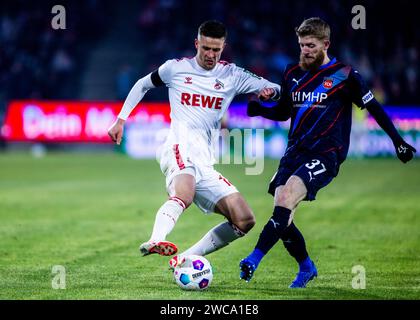 Köln, RheinEnergieStadion, 13.01.24: Rasmus Carstensen (Köln) (L) gegen Jan-Niklas Beste (Heidenheim) im Spiel 1.BL 1.FC Köln vs. 1.FC Heidenheim. Stockfoto