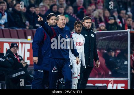 Köln, RheinEnergieStadion, 13.01.24: Trainer Timo Schultz (Köln) gestikuliert im Spiel 1.BL 1.FC Köln vs. 1.FC Heidenheim. Stockfoto