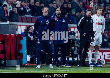 Köln, RheinEnergieStadion, 13.01.24: Trainer Timo Schultz (Köln) gestikuliert im Spiel 1.BL 1.FC Köln vs. 1.FC Heidenheim. Stockfoto