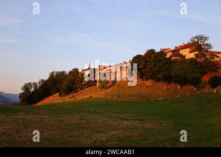 Gruyères ist eine Stadt im Bezirk Gruyère im Kanton Freiburg in der Schweiz. Stockfoto