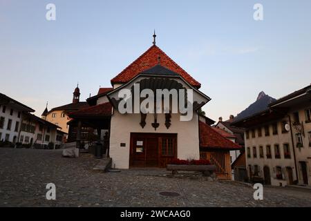 Gruyères ist eine Stadt im Bezirk Gruyère im Kanton Freiburg in der Schweiz. Stockfoto