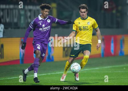 Sittard, Niederlande. Januar 2024. SITTARD, NIEDERLANDE - 13. JANUAR: Charles-Andreas Brym von Sparta Rotterdam und Rodrigo Guth von Fortuna Sittard während des niederländischen Eredivisie-Spiels zwischen Fortuna Sittard und Sparta Rotterdam im Fortuna Sittard Stadion am 13. Januar 2024 in Sittard, Niederlande. (Foto von Orange Pictures) Credit: dpa/Alamy Live News Stockfoto