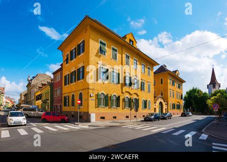 sibiu, rumänien - 25. Juni 2017: Straßen der alten europäischen Stadt sibiu im Abendlicht. Wochenende in der schönsten Stadt rumäniens im Sommer Stockfoto