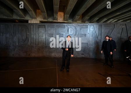 Mailand, Italien - 15. Januar 2024: Ignazio La Russa, Präsident des italienischen Senats, Gesten bei Binario 21, Shoah Memorial Credit: Piero Cruciatti/Alamy Live News Stockfoto