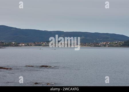 Bei einem Spaziergang durch Cabo Estay können wir die Felsformation zwischen der Playa de Patos und am Ende des Monte Ferro (Pontevedra, Spanien) betrachten. Stockfoto