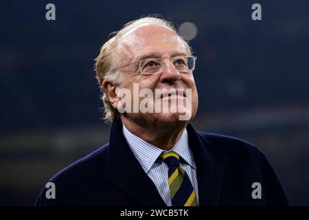 Mailand, Italien. 14. Januar 2024. Paolo Scaroni sieht sich vor dem Fußballspiel der Serie A zwischen dem AC Milan und AS Roma an. Quelle: Nicolò Campo/Alamy Live News Stockfoto