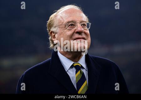 Mailand, Italien. 14. Januar 2024. Paolo Scaroni sieht sich vor dem Fußballspiel der Serie A zwischen dem AC Milan und AS Roma an. Quelle: Nicolò Campo/Alamy Live News Stockfoto