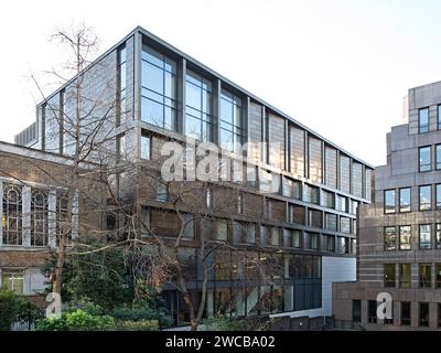 Nebeneinander von Fassaden. The Westin London City, London, Vereinigtes Königreich. Architekt: Studio Moren, 2022. Stockfoto