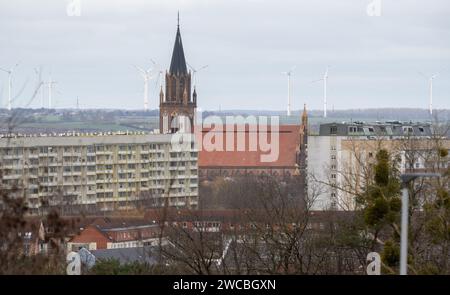 Neubrandenburg, Deutschland. Januar 2024. Blick auf St.. Marienkirche, Hauptpfarrkirche und Konzertkirche in Neubrandenburg. Die Staatsanwaltschaft Neubrandenburg untersucht den Tod eines zwei Monate alten Babys. Das Kind starb am Wochenende in einem Krankenhaus in Neubrandenburg, sagte ein Sprecher der Untersuchungsbehörde. Quelle: Stefan sauer/dpa/Alamy Live News Stockfoto