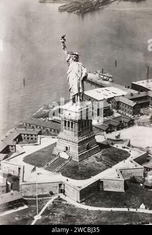 Luftaufnahme der Freiheitsstatue, um 1925 Stockfoto