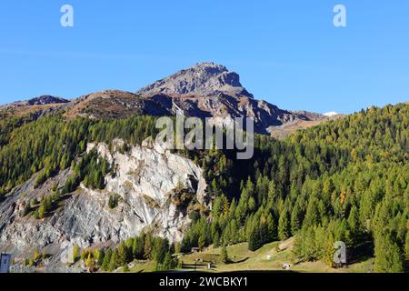 Blick auf einen Berg im Naturpark Beverin in der Schweiz Stockfoto