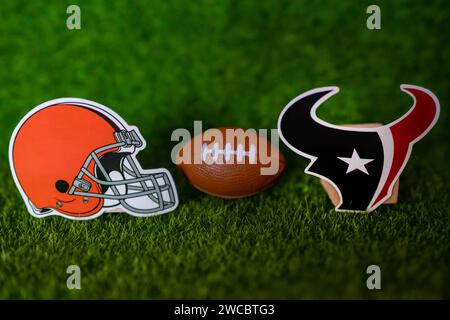 10. Januar 2024, Las Vegas, USA, Emblems der Fußballvereine, die an den Playoffs Cleveland Browns und Houston Texans teilnehmen Stockfoto