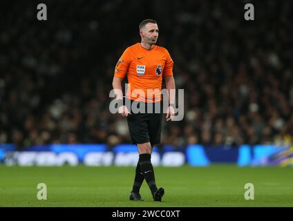 Schiedsrichter Chris Kavanagh. - Tottenham Hotspur / Newcastle United, Premier League, Tottenham Hotspur Stadium, London, UK - 10. Dezember 2023. Nur redaktionelle Verwendung – es gelten Einschränkungen für DataCo Stockfoto