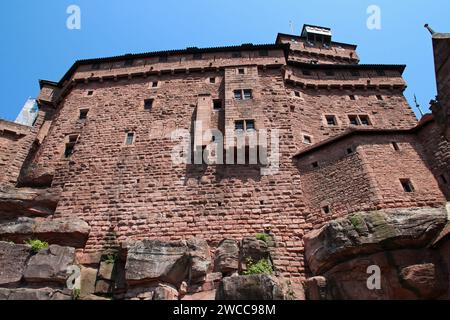 Mittelalterliche Burg (haut-koenigsbourg) im elsass in frankreich Stockfoto