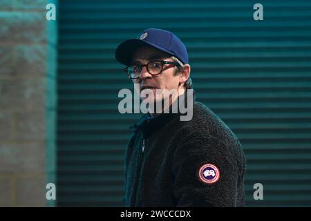 Joey Barton kommt im Stadion Brighton & Hove Albion gegen Olympique de Marseille, UEFA Europa League, Amex Stadium, Brighton, Großbritannien - 14. Dezember 2023 an Stockfoto