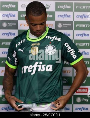 Sao Paulo, Brasilien. Januar 2024. SP - SAO PAULO - 01/15/2024 - PALMEIRAS, PRÄSENTATION - Caio Paulista während seiner offiziellen Präsentation als Palmeiras-Spieler bei einer Pressekonferenz im CT Barra Funda. Foto: Ettore Chiereguini/AGIF (Foto: Ettore Chiereguini/AGIF/SIPA USA) Credit: SIPA USA/Alamy Live News Stockfoto