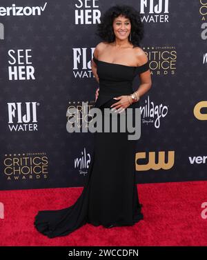 Los Angeles, USA. Dezember 2022. Tracee Ellis Ross kommt bei den 29. Jährlichen Critics Choice Awards, die am Sonntag, dem 14. Januar 2024, im Barker Hangar in Santa Monica, KALIFORNIEN, stattfinden. (Foto: Sthanlee B. Mirador/SIPA USA) Credit: SIPA USA/Alamy Live News Stockfoto